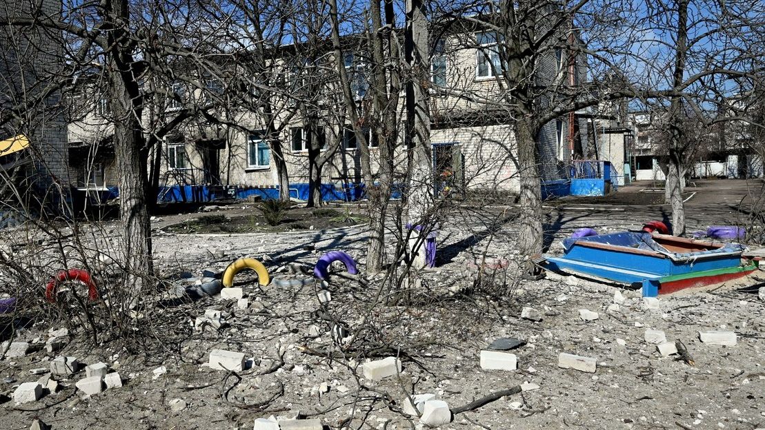 Situace na bojišti: Pád Mariupolu se blíží, ruský „ústup“ může být hrozba